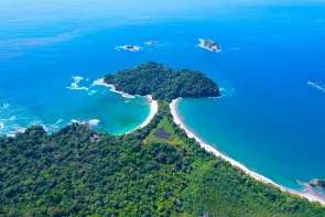 Costa Rica is a true paradise for travelers seeking untouched nature and authentic experiences. While places like La Fortuna at the Arenal Volcano, Manuel Antonio National Park and the beaches of Tamarindo are well-known and popular, there are many less frequented but equally impressive destinations. 