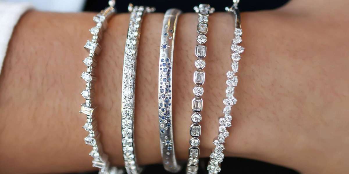 Why Diamond Tennis Bracelets Are the Best Choice to Celebrate Your Love