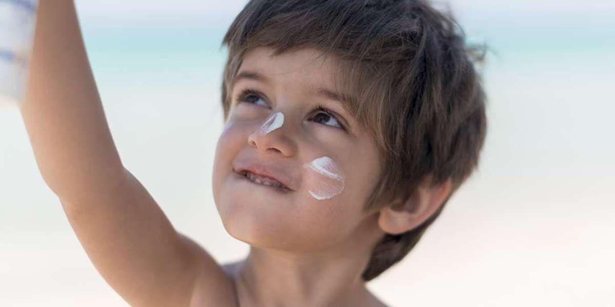 How Does Moisturizing Mineral Sunscreen Benefit Your Skin?