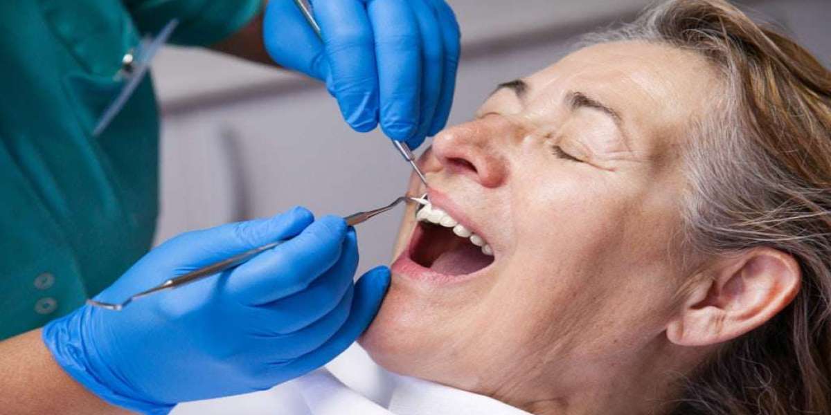 How an Emergency Extraction Dentist Can Save Your Smile in Urgent Situations