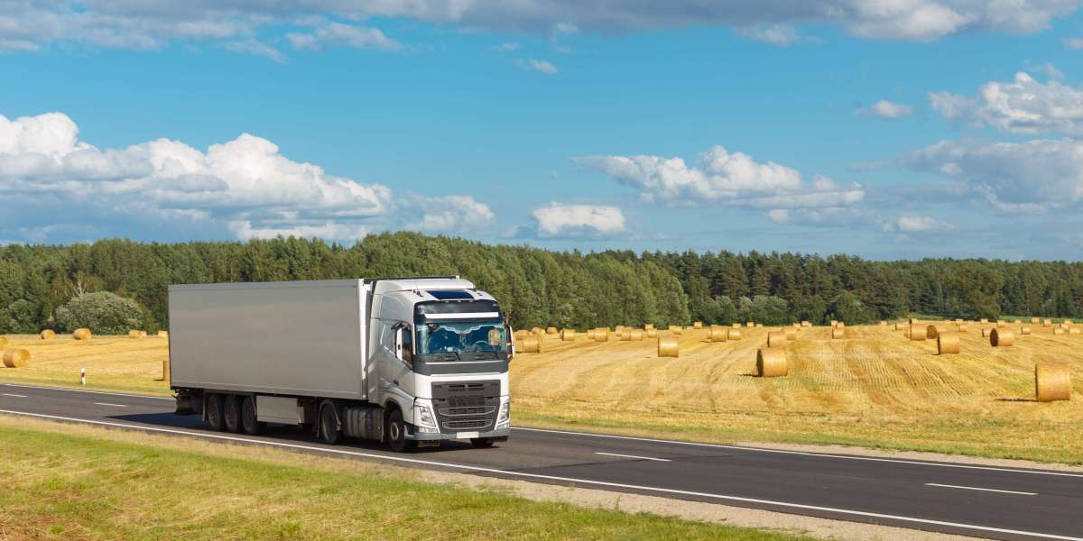 Exploring the Benefits of Long-Distance Truck Transportation for Businesses