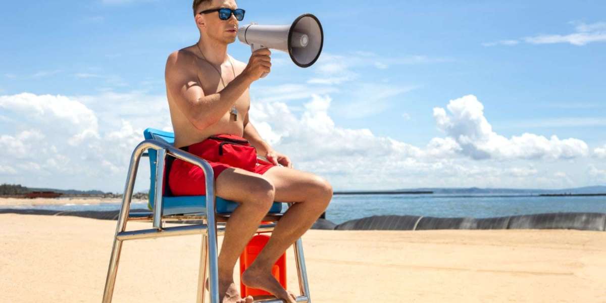 How Does Lifeguard Training Prepare You for Emergencies?