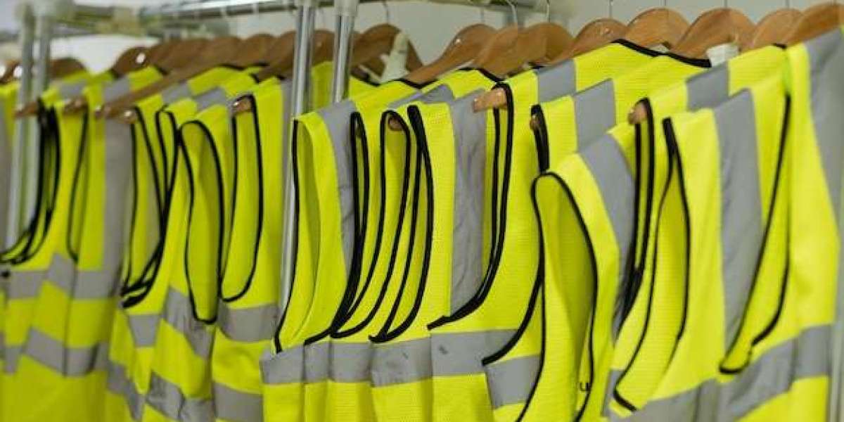 Why Quality and Safety Matter in Workwear Uniforms for Long-Term Use